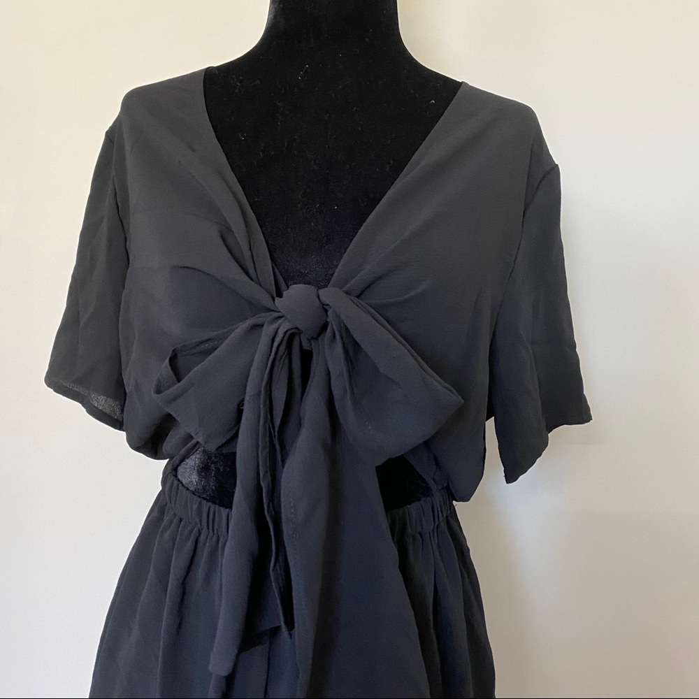 Front bow tie short sleeve romper - Picture 7 of 7